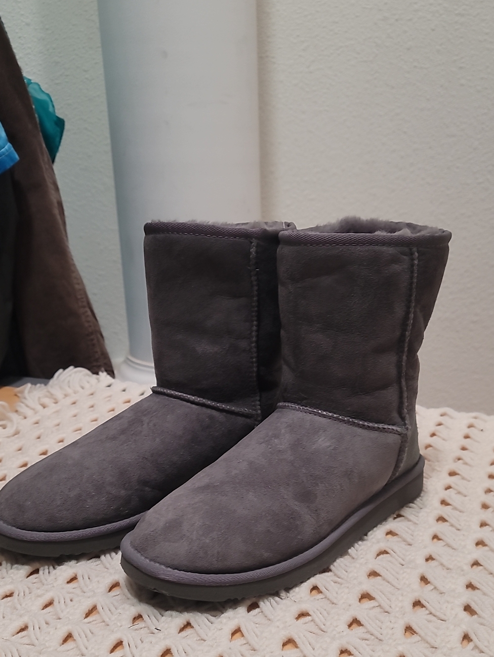 Cozy Plush-Lined Short Winter Boots - Gray